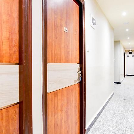 Super Townhouse Kaikhali Near Airport Calcutta Exterior foto