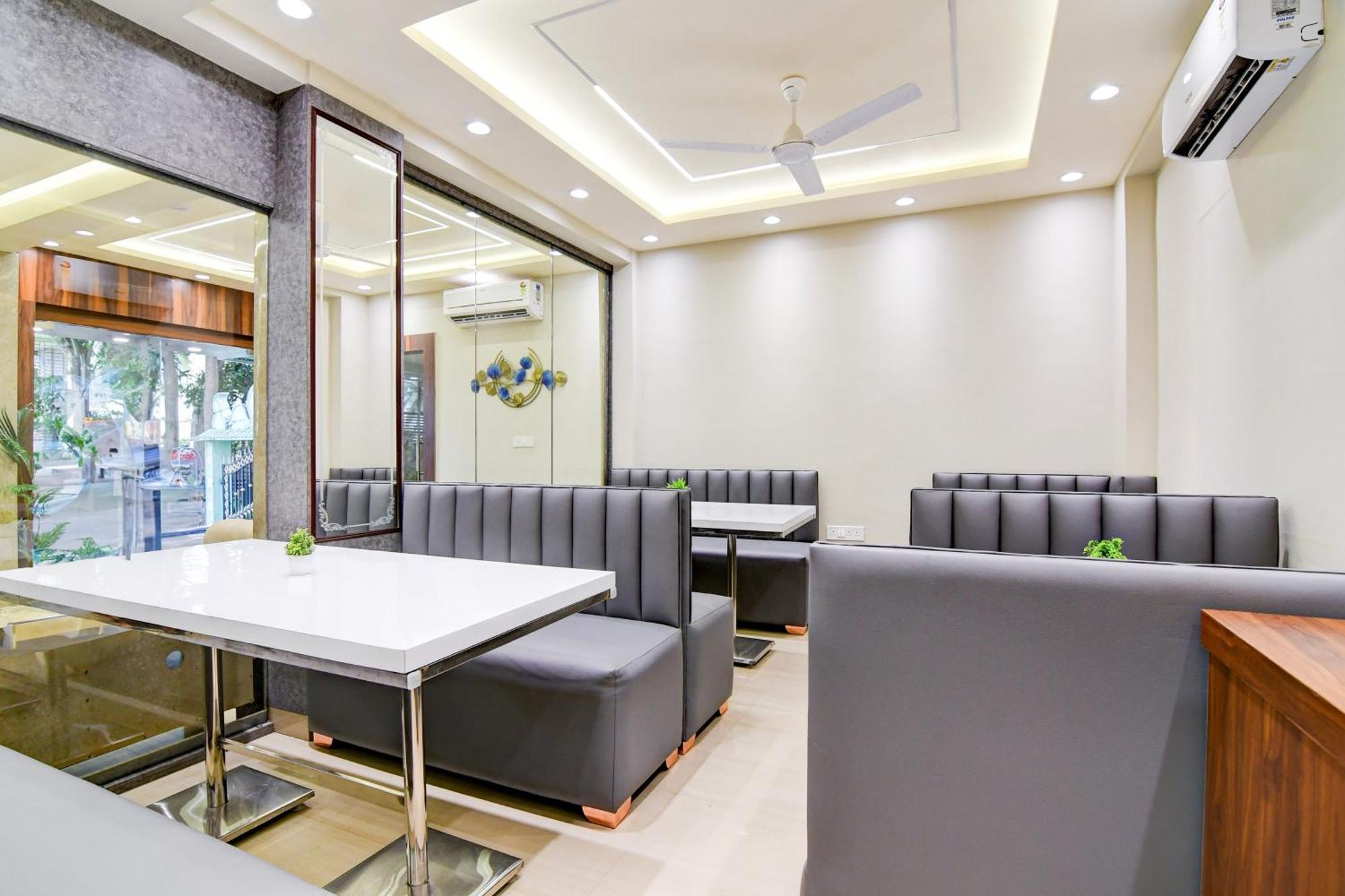 Super Townhouse Kaikhali Near Airport Calcutta Exterior foto