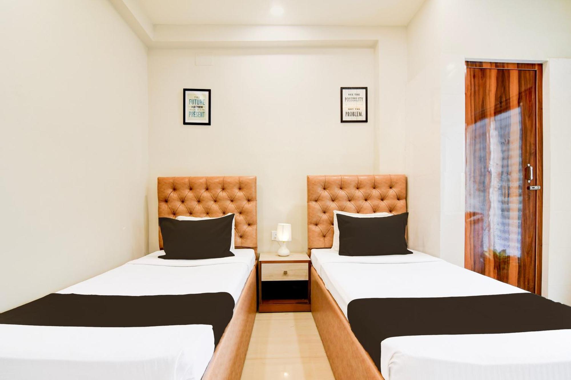Super Townhouse Kaikhali Near Airport Calcutta Exterior foto
